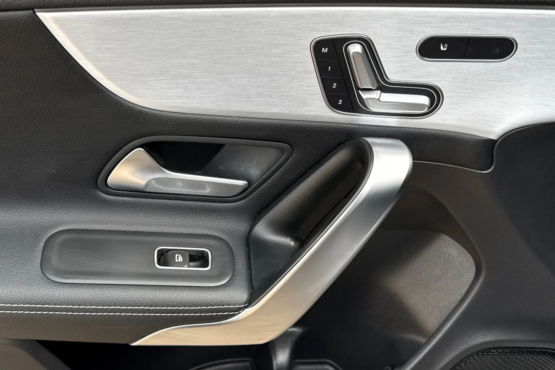MERCEDES-BENZ CLA thumbnail image number 43