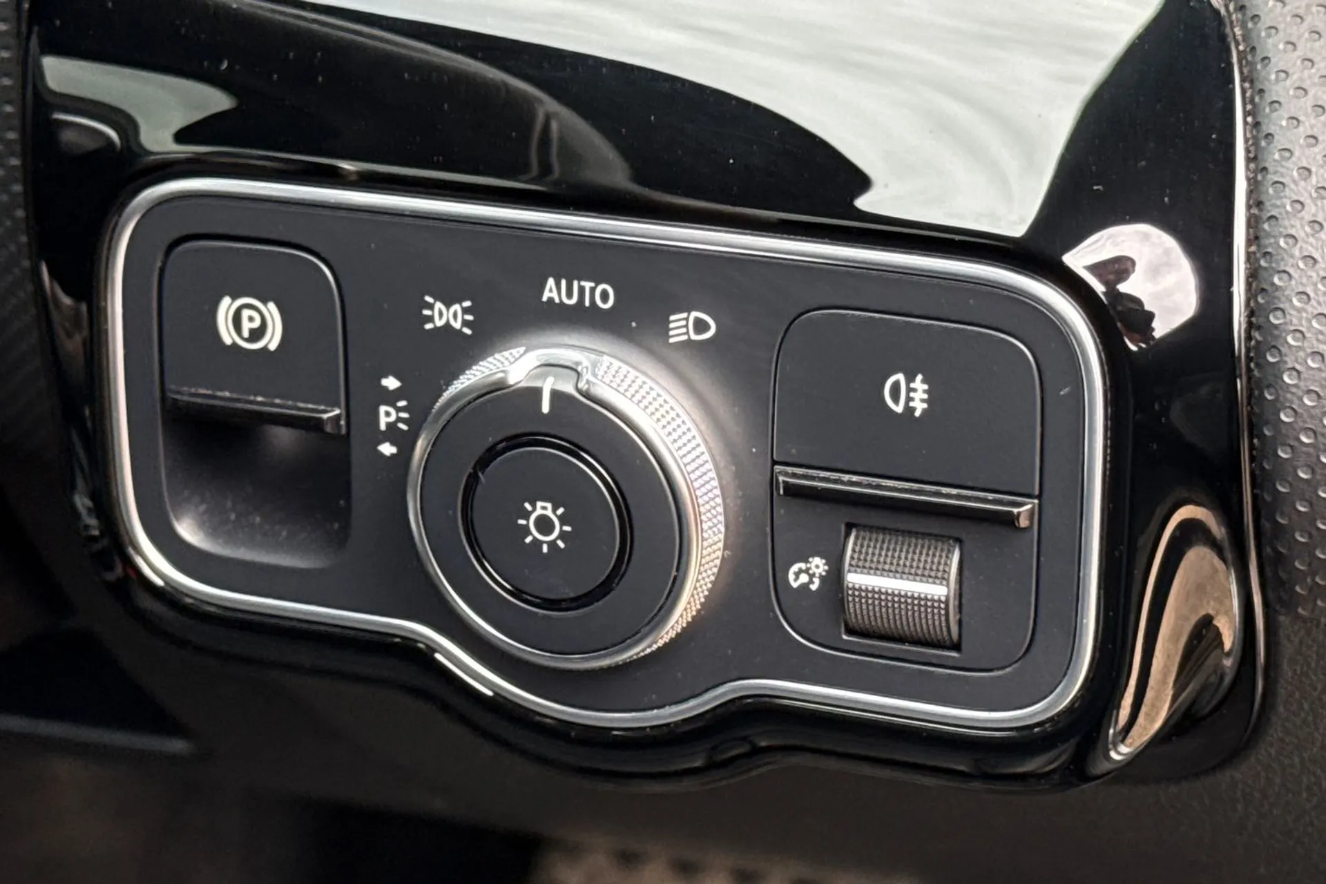 MERCEDES-BENZ CLA thumbnail image number 47