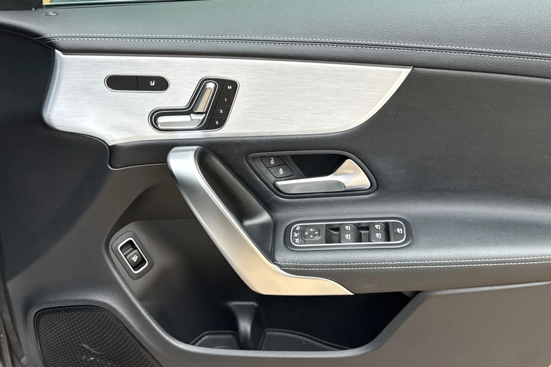 MERCEDES-BENZ CLA thumbnail image number 41
