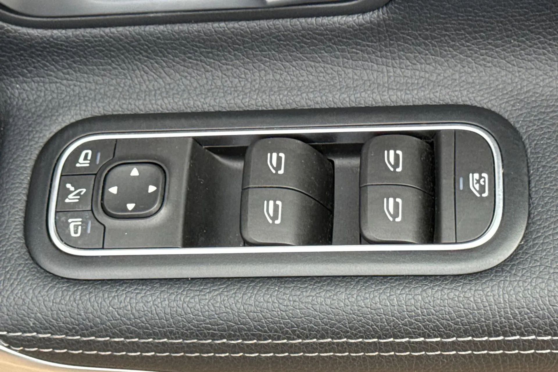 MERCEDES-BENZ CLA thumbnail image number 46