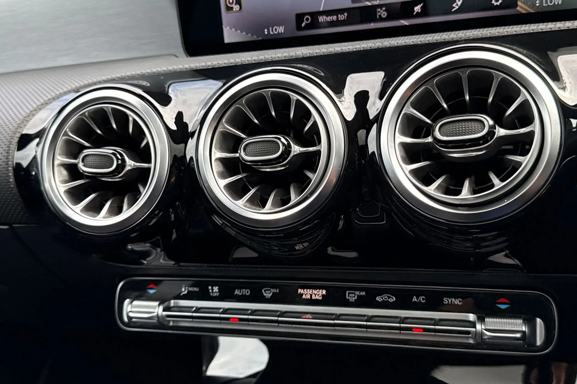 MERCEDES-BENZ CLA thumbnail image number 40