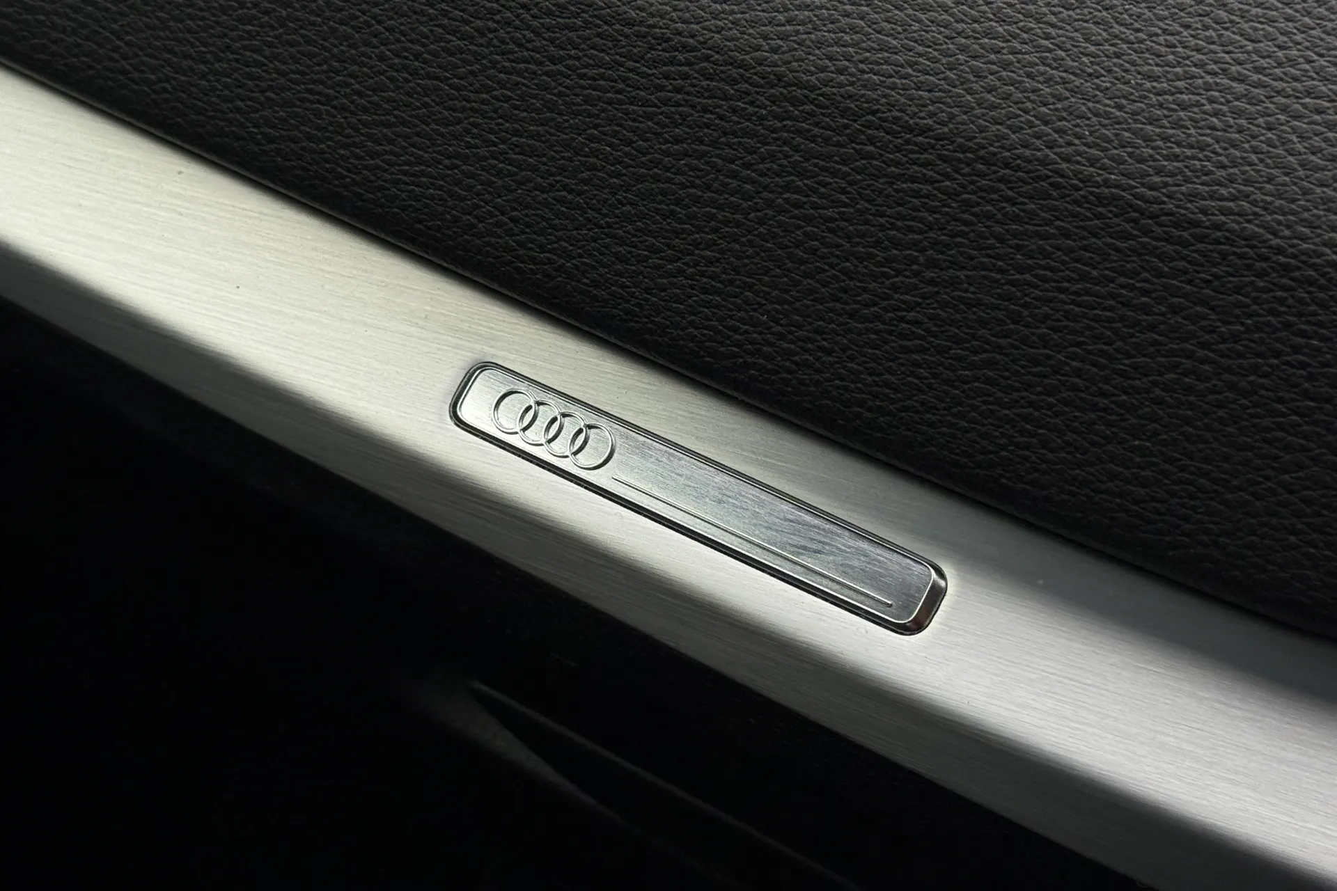 Audi Q2 thumbnail image number 28