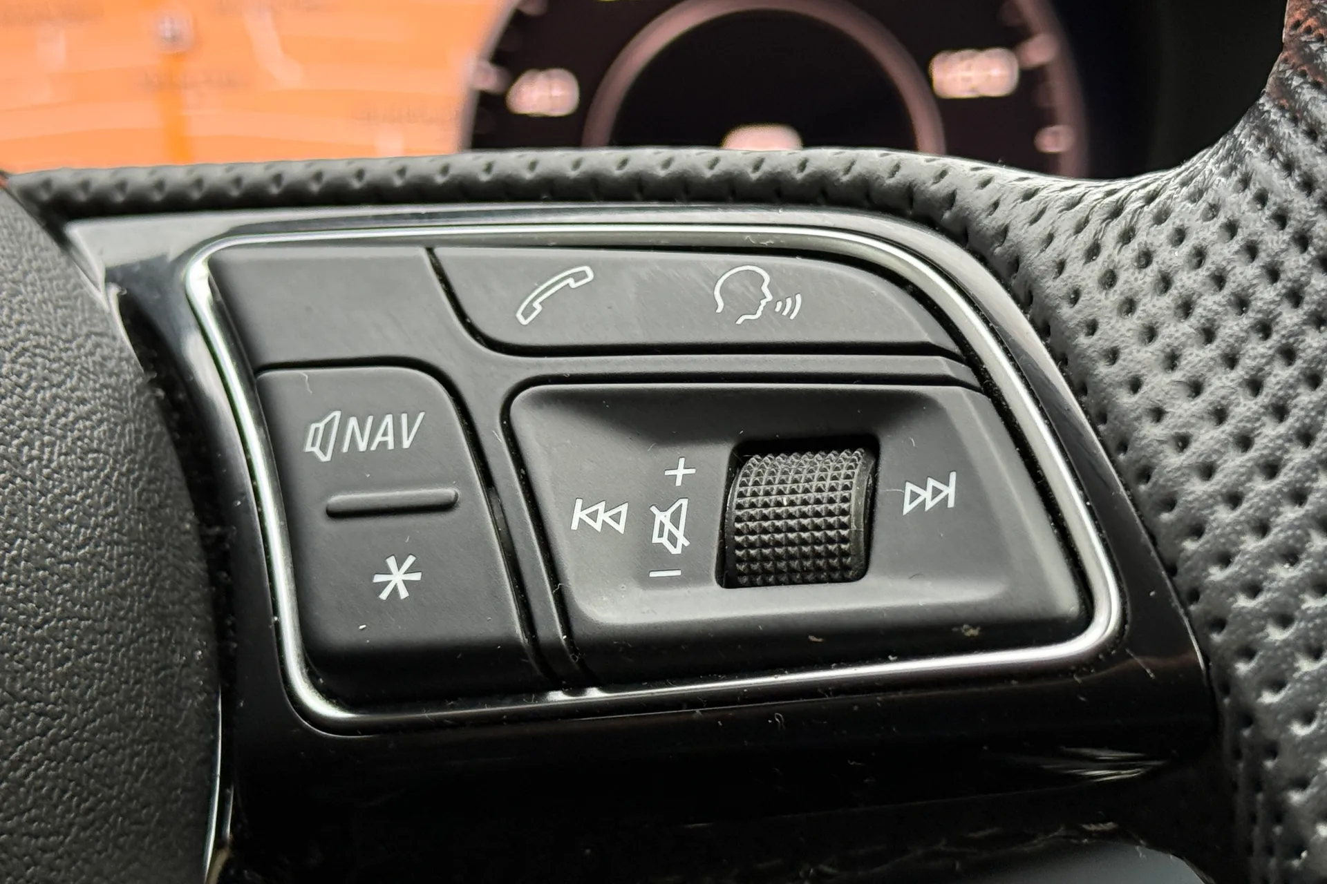 Audi Q2 thumbnail image number 13