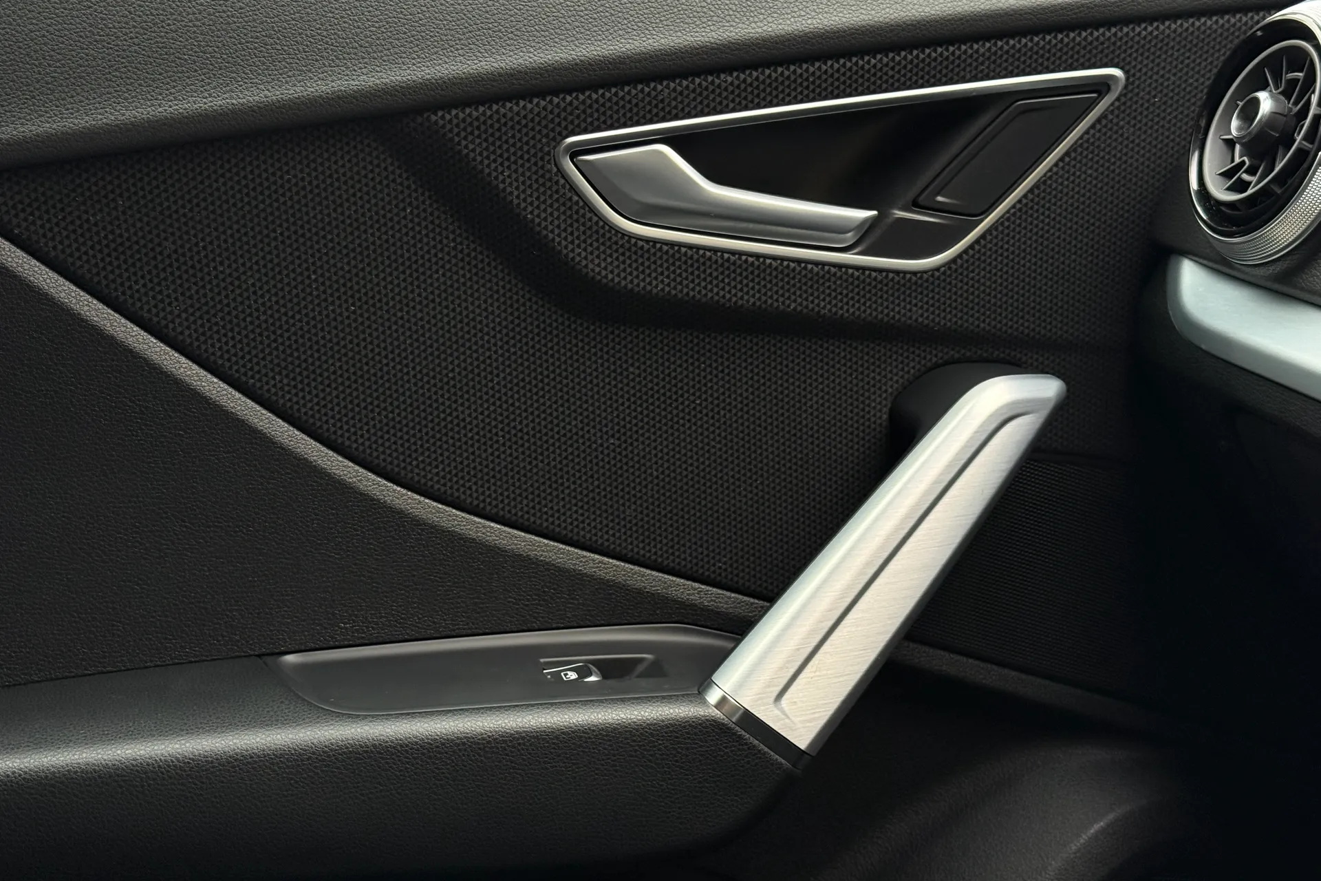 Audi Q2 thumbnail image number 30