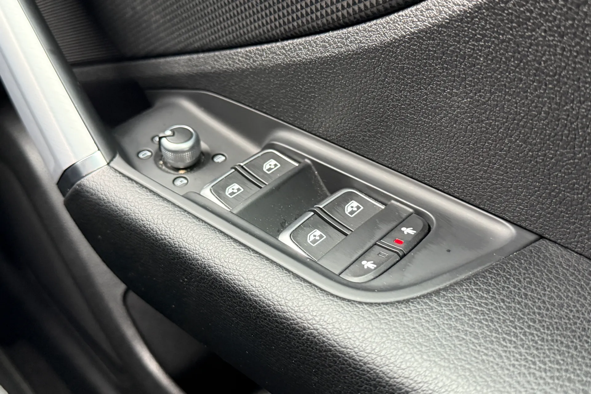 Audi Q2 thumbnail image number 33