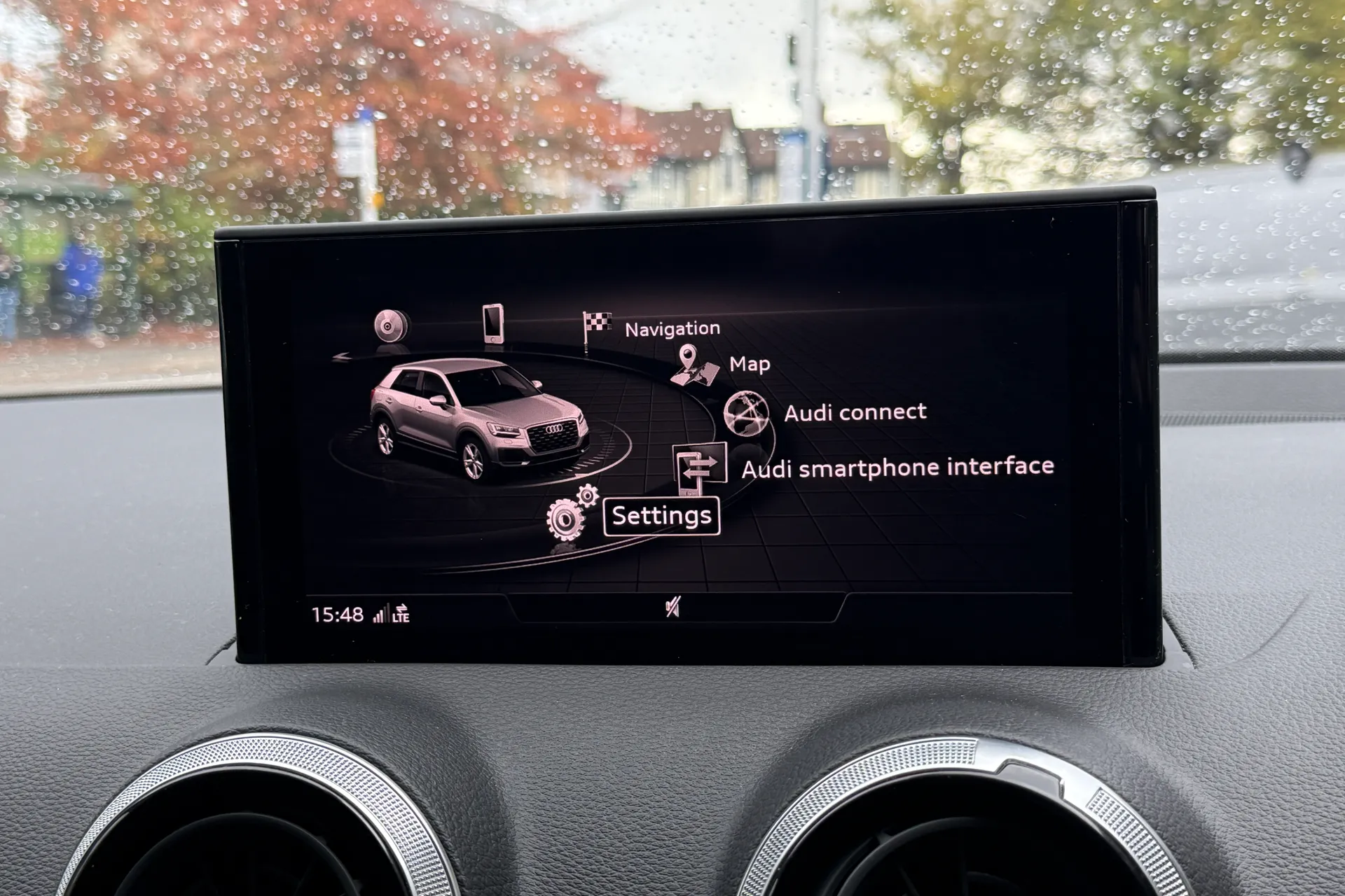 Audi Q2 thumbnail image number 18