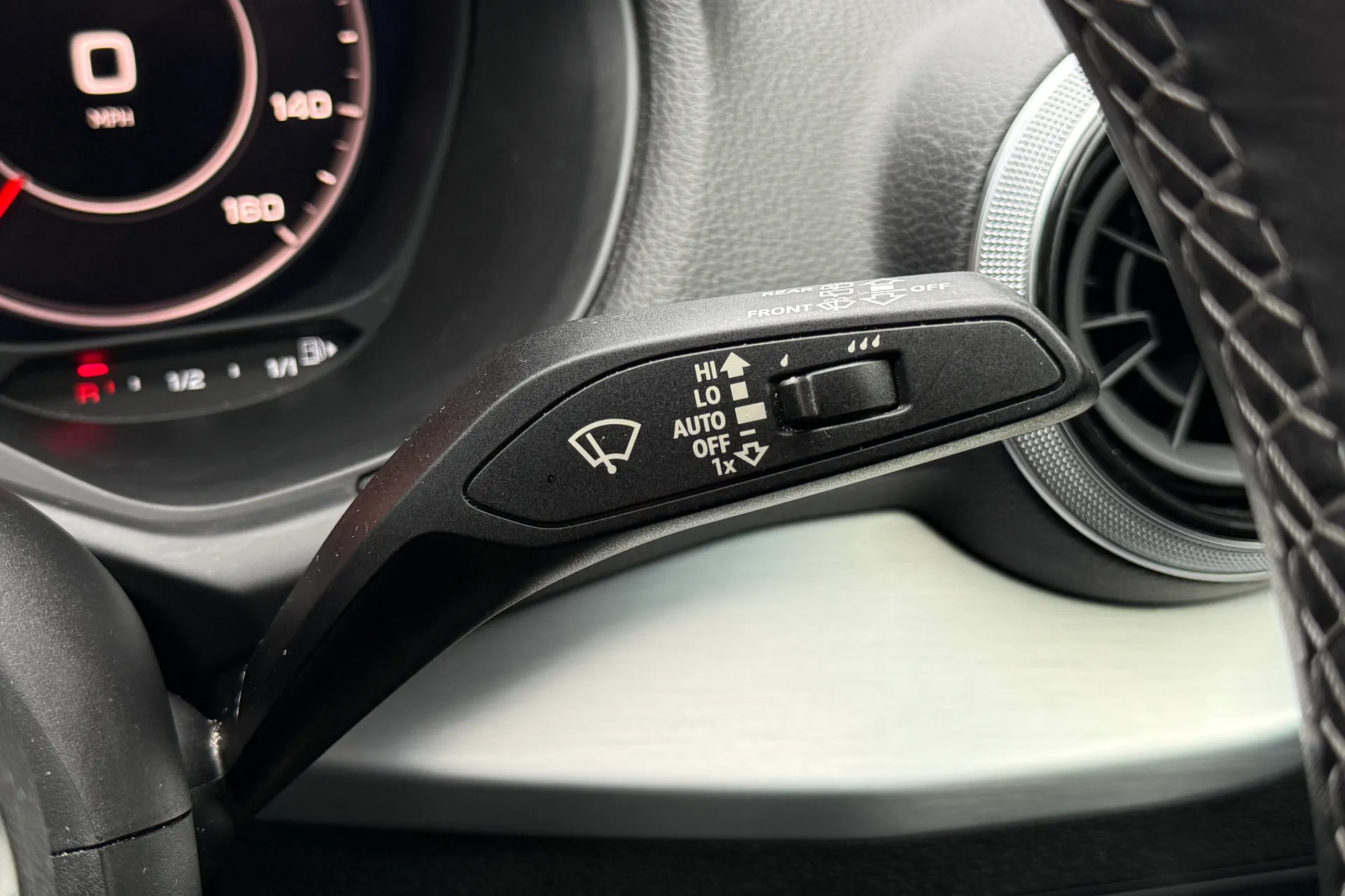 Audi Q2 thumbnail image number 16