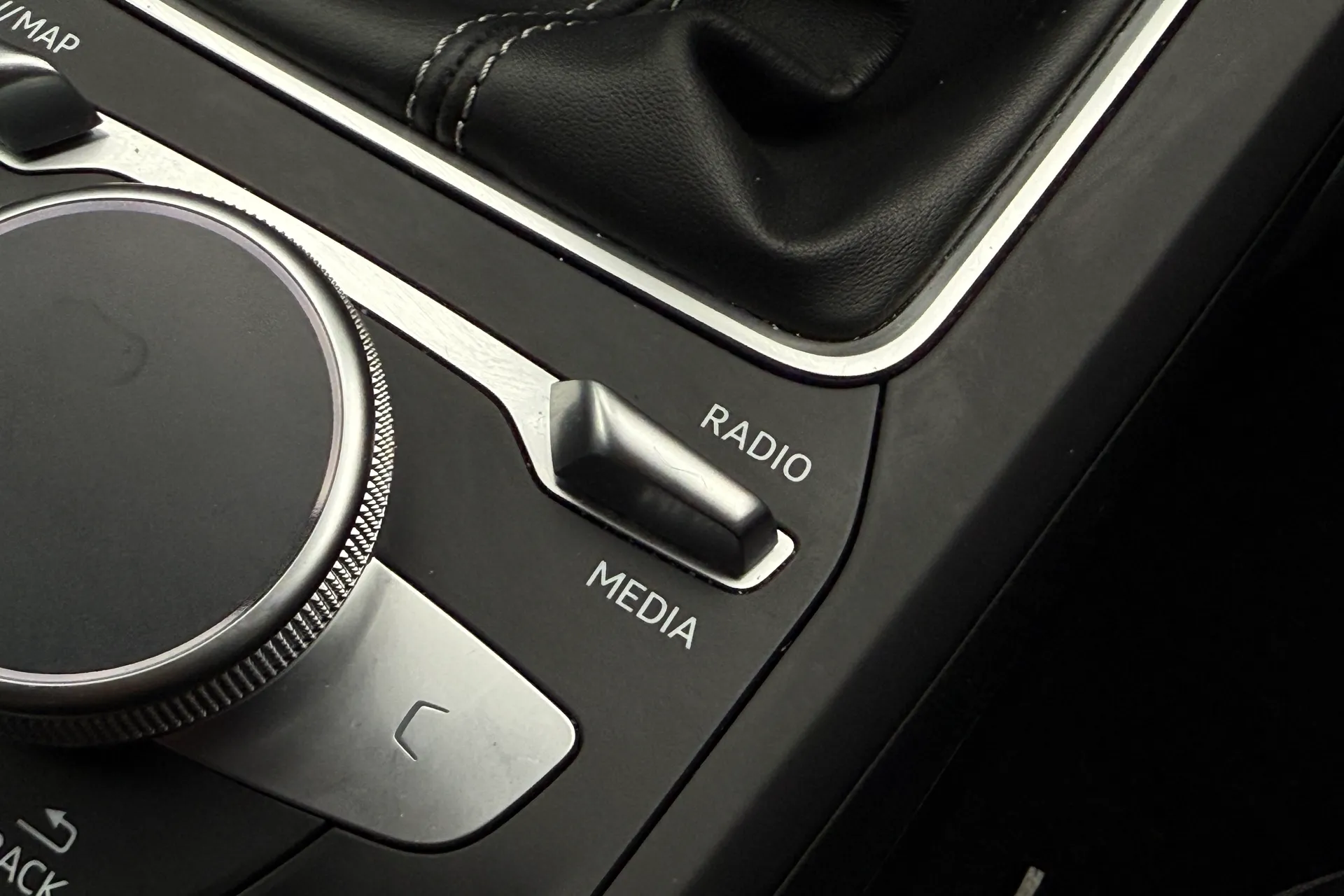 Audi Q2 thumbnail image number 24