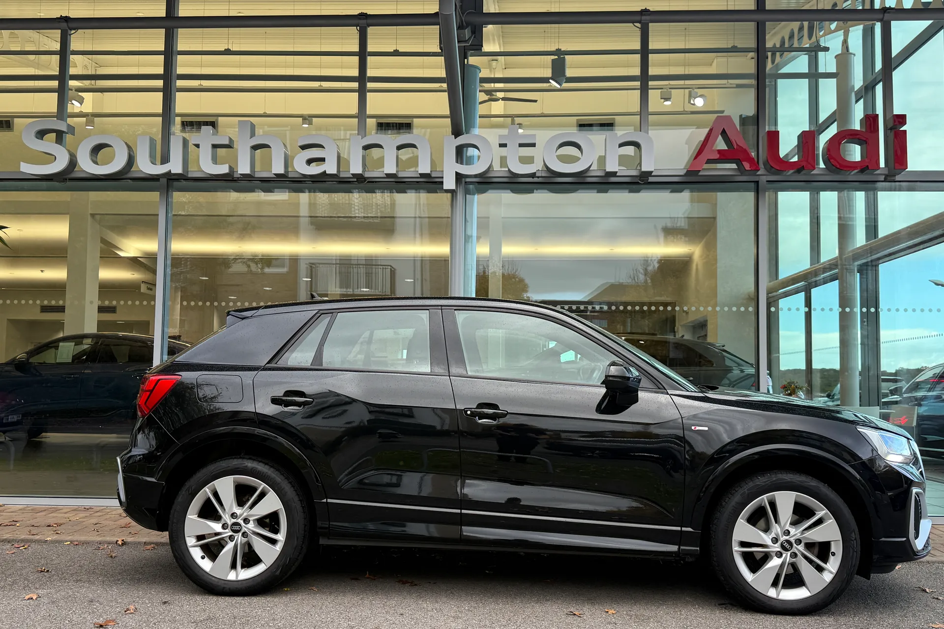 Audi Q2 thumbnail image number 2