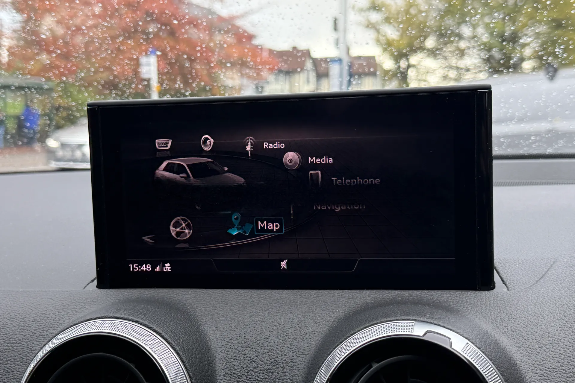 Audi Q2 thumbnail image number 17