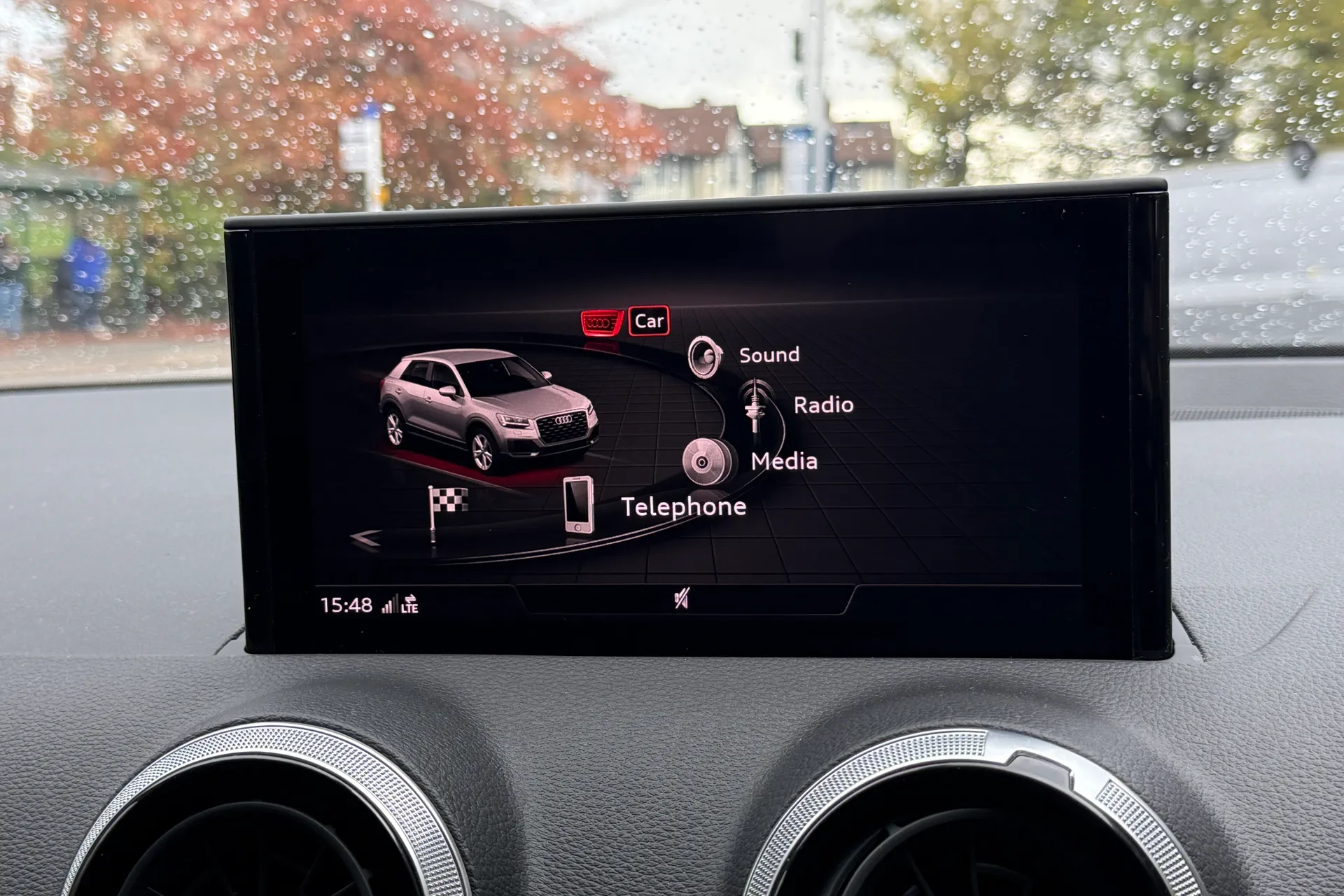 Audi Q2 thumbnail image number 19