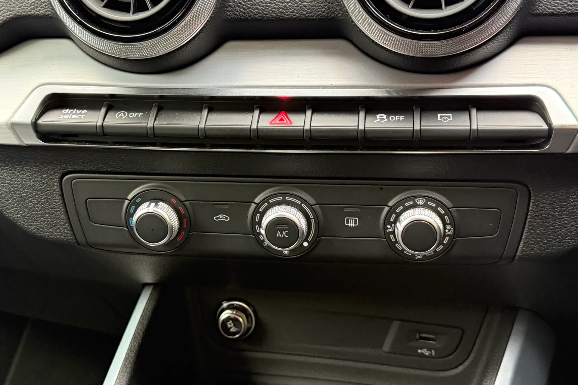 Audi Q2 thumbnail image number 27