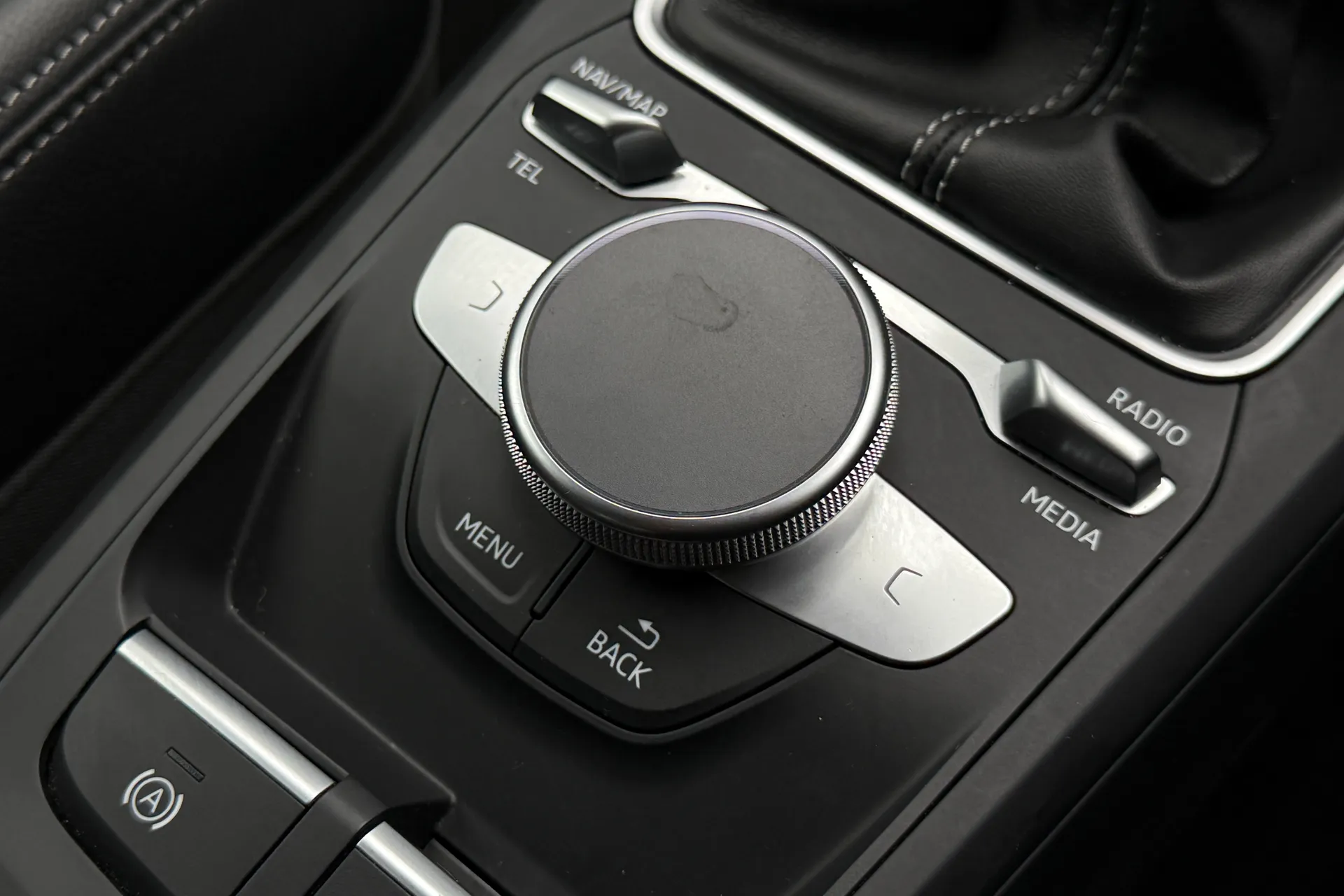 Audi Q2 thumbnail image number 21