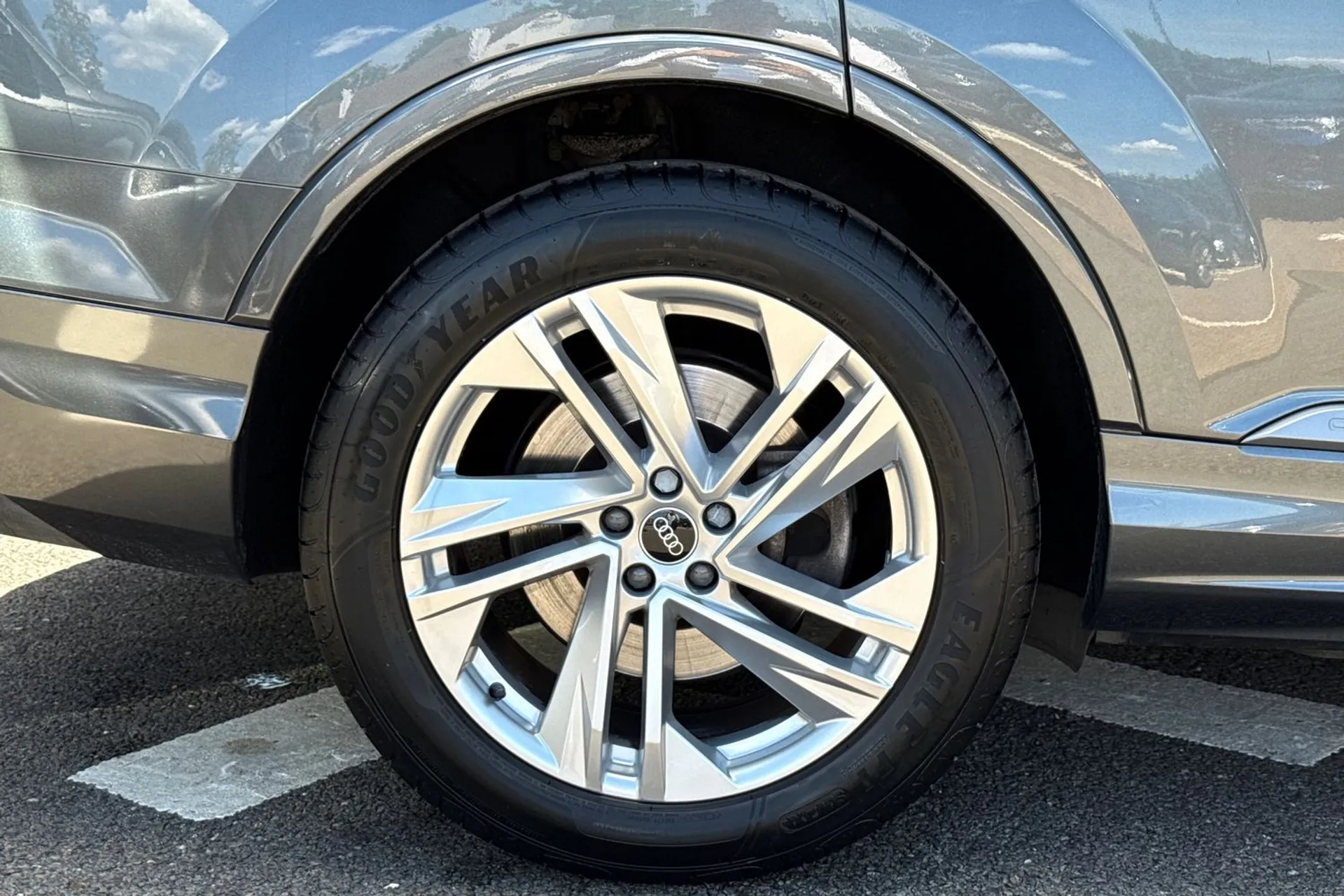 Audi Q7 thumbnail image number 12