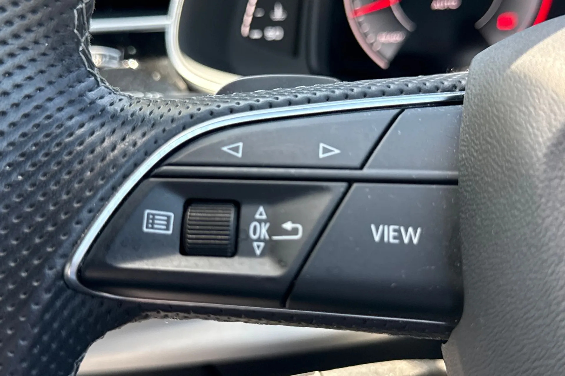 Audi Q7 thumbnail image number 36