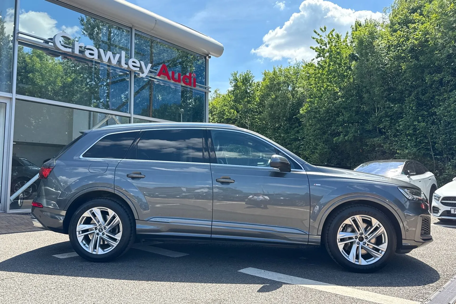 Audi Q7 thumbnail image number 2