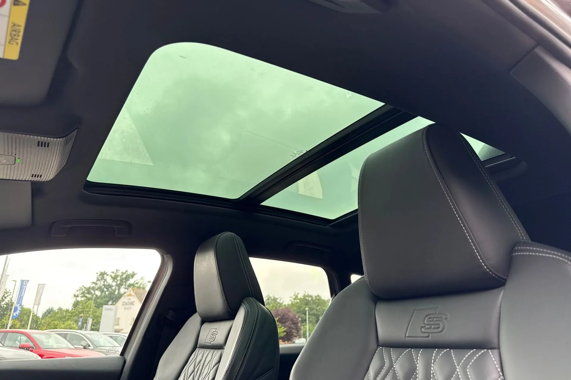 Audi Q4 thumbnail image number 3