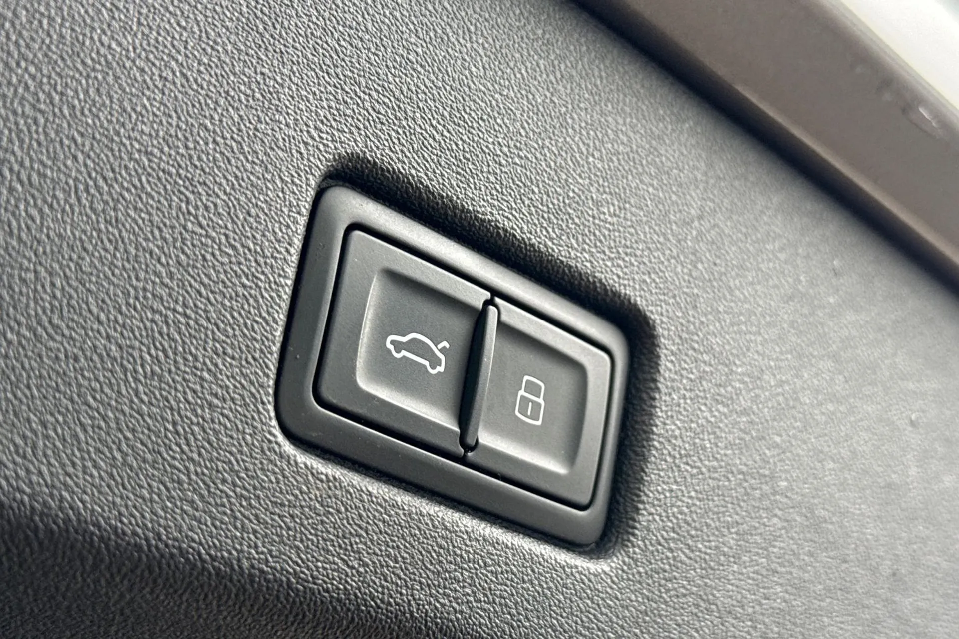 Audi Q4 thumbnail image number 21