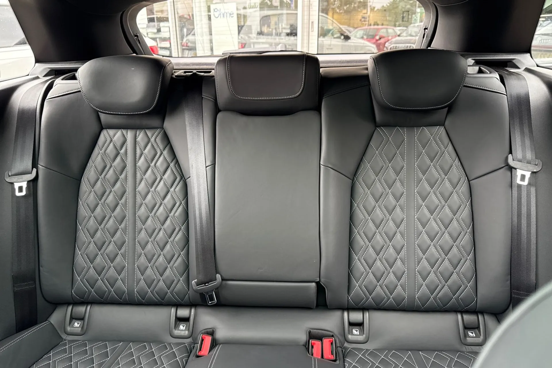 Audi Q4 thumbnail image number 31