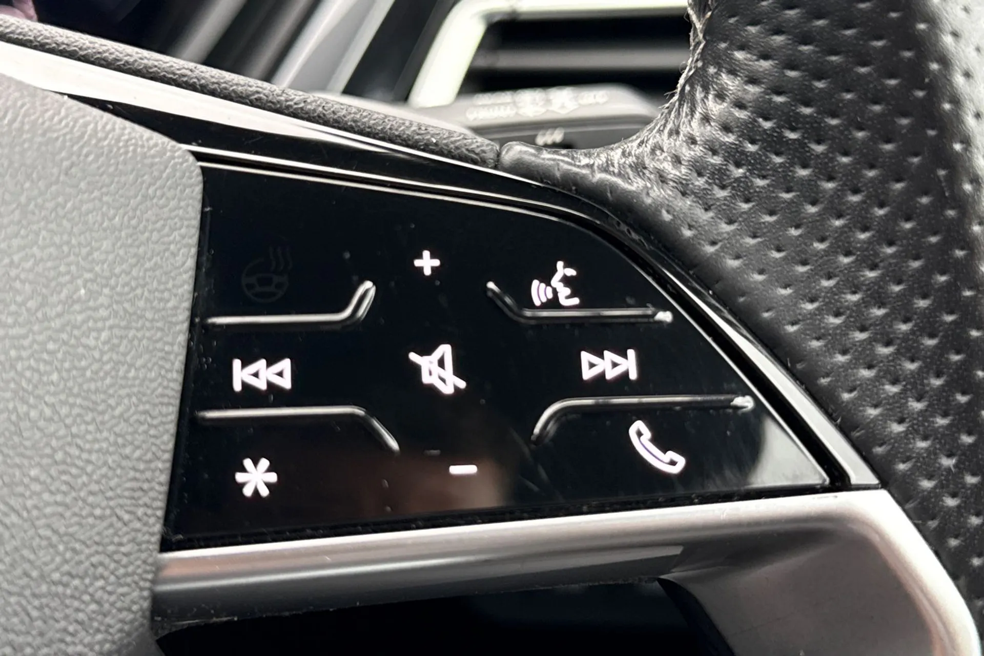 Audi Q4 thumbnail image number 38