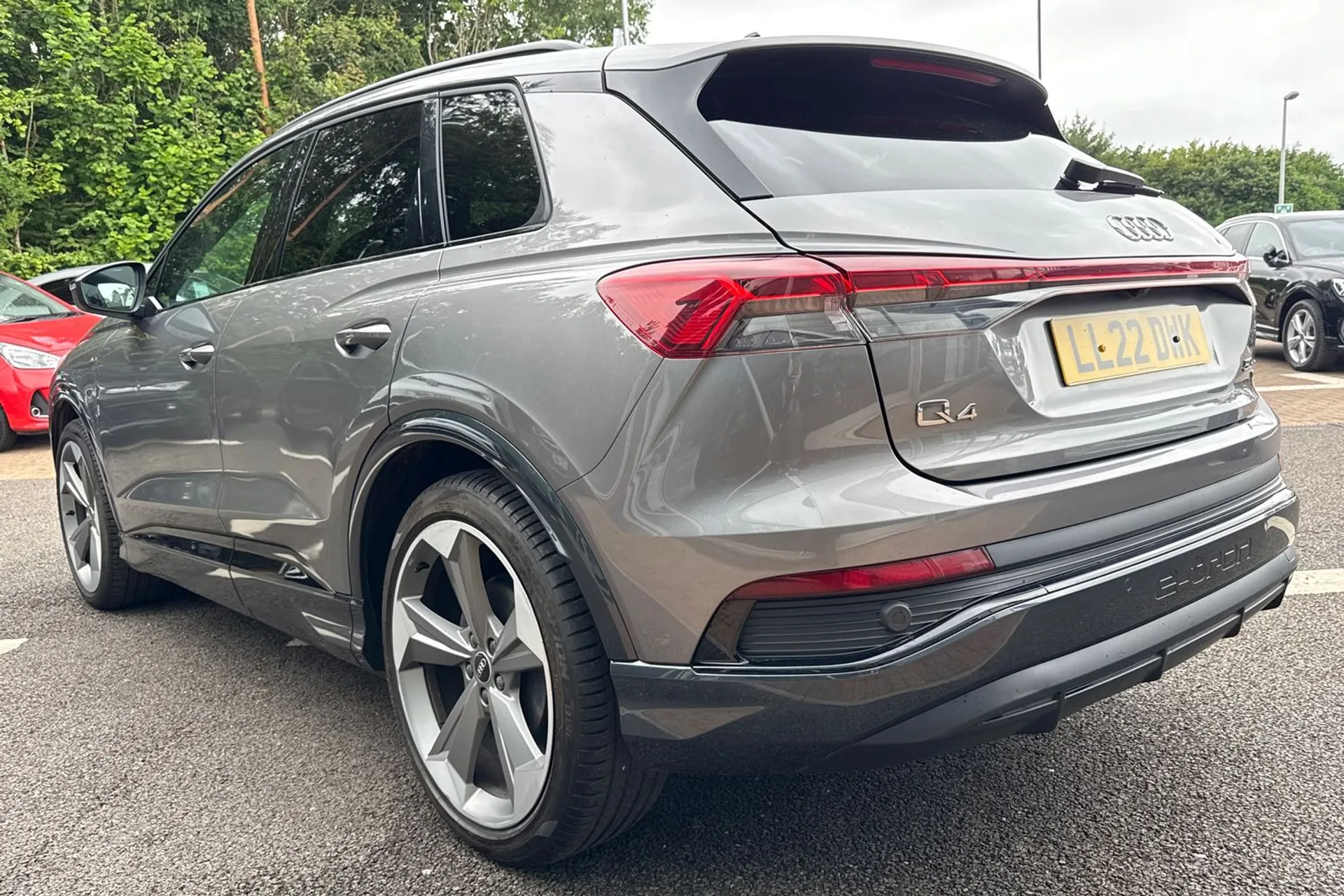 Audi Q4 thumbnail image number 10