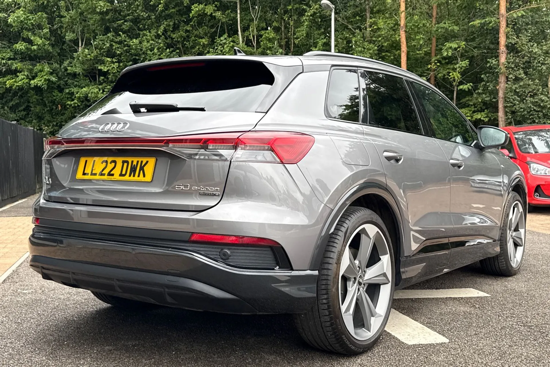 Audi Q4 thumbnail image number 8
