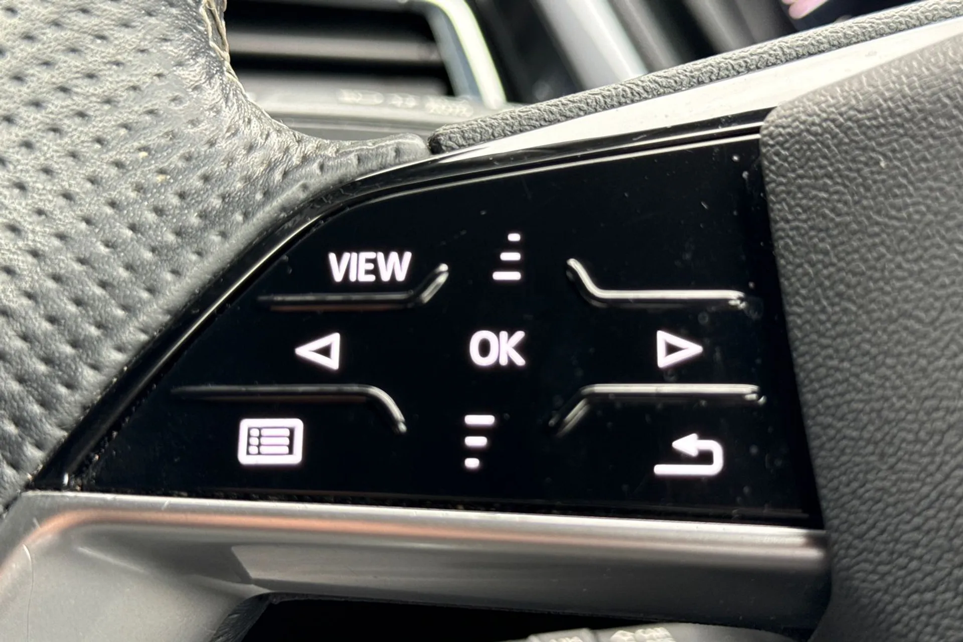 Audi Q4 thumbnail image number 37