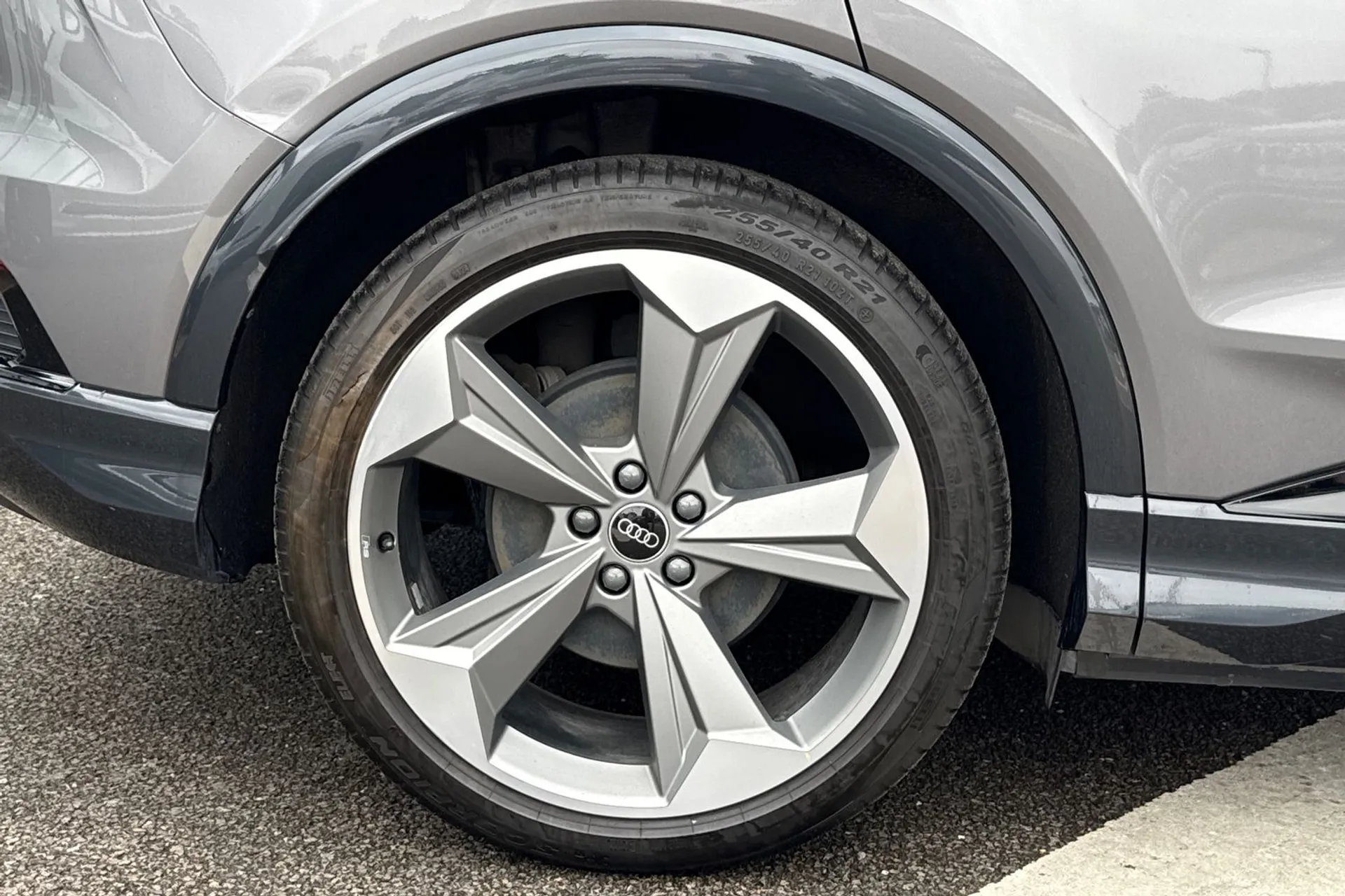 Audi Q4 thumbnail image number 14