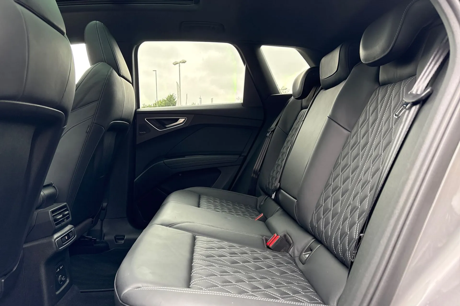 Audi Q4 thumbnail image number 30