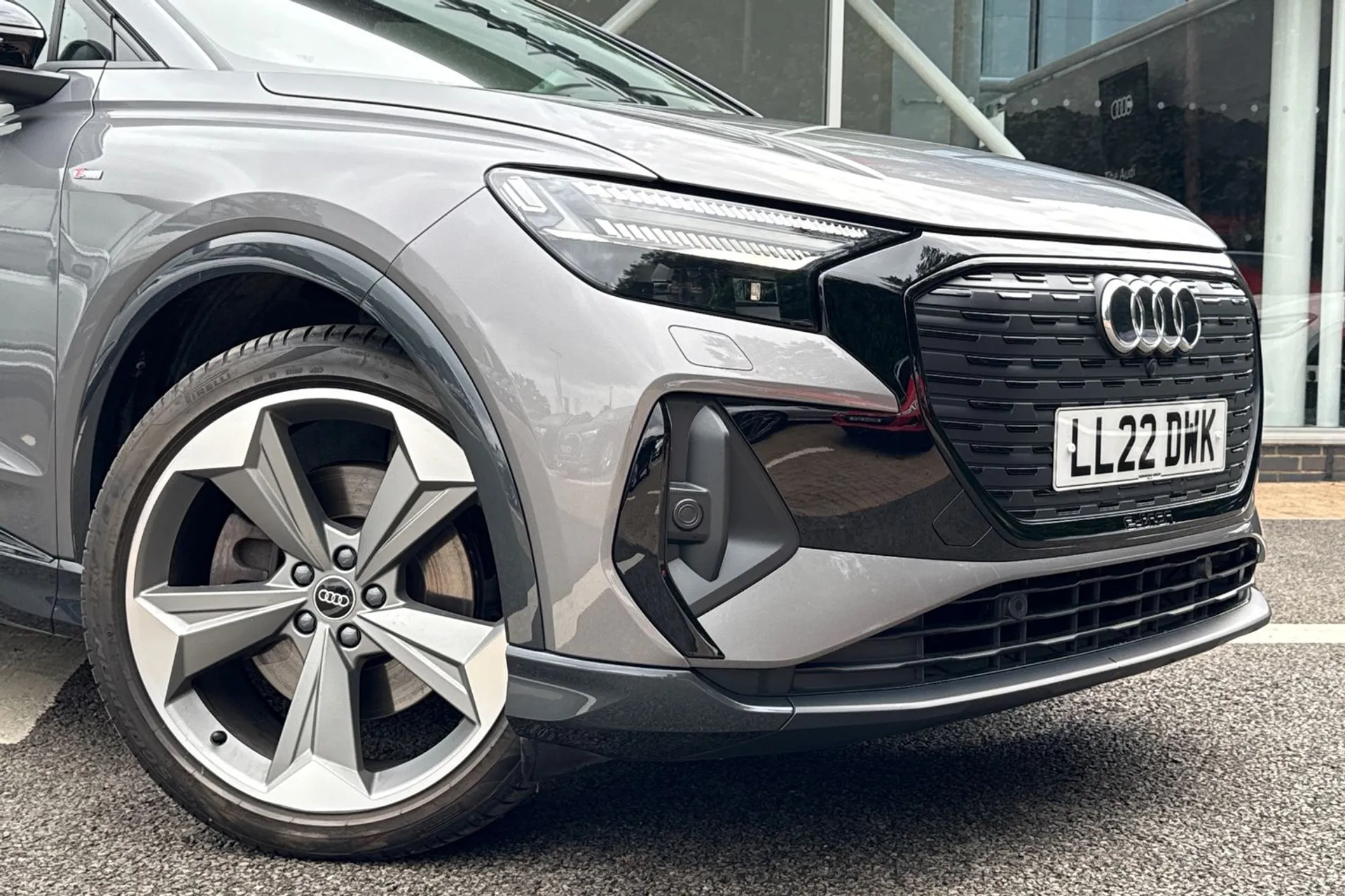 Audi Q4 thumbnail image number 7
