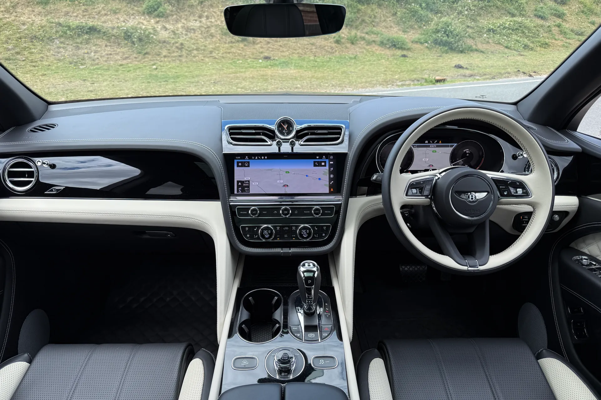 Bentley BENTAYGA thumbnail image number 30