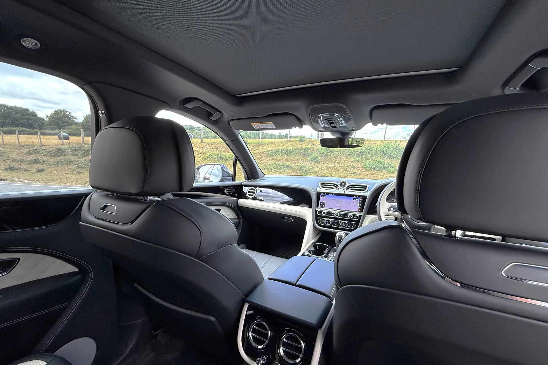 Bentley BENTAYGA thumbnail image number 34
