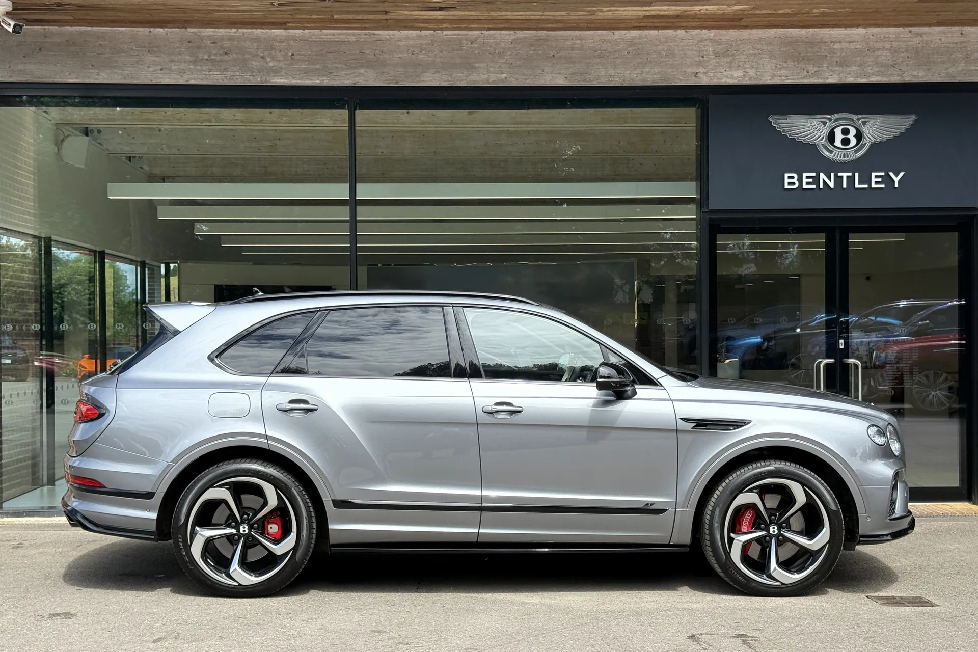 Bentley BENTAYGA thumbnail image number 2