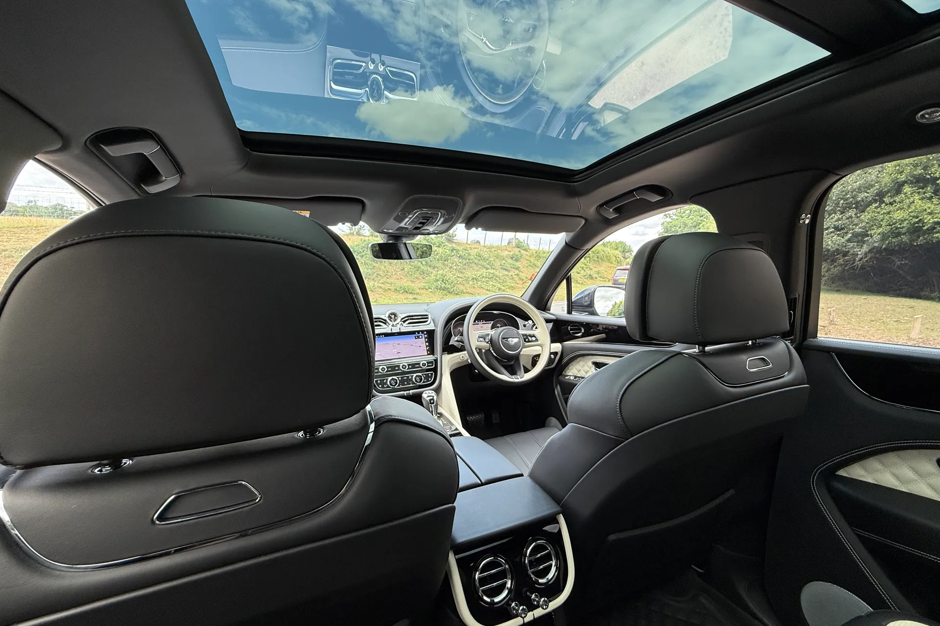 Bentley BENTAYGA thumbnail image number 5