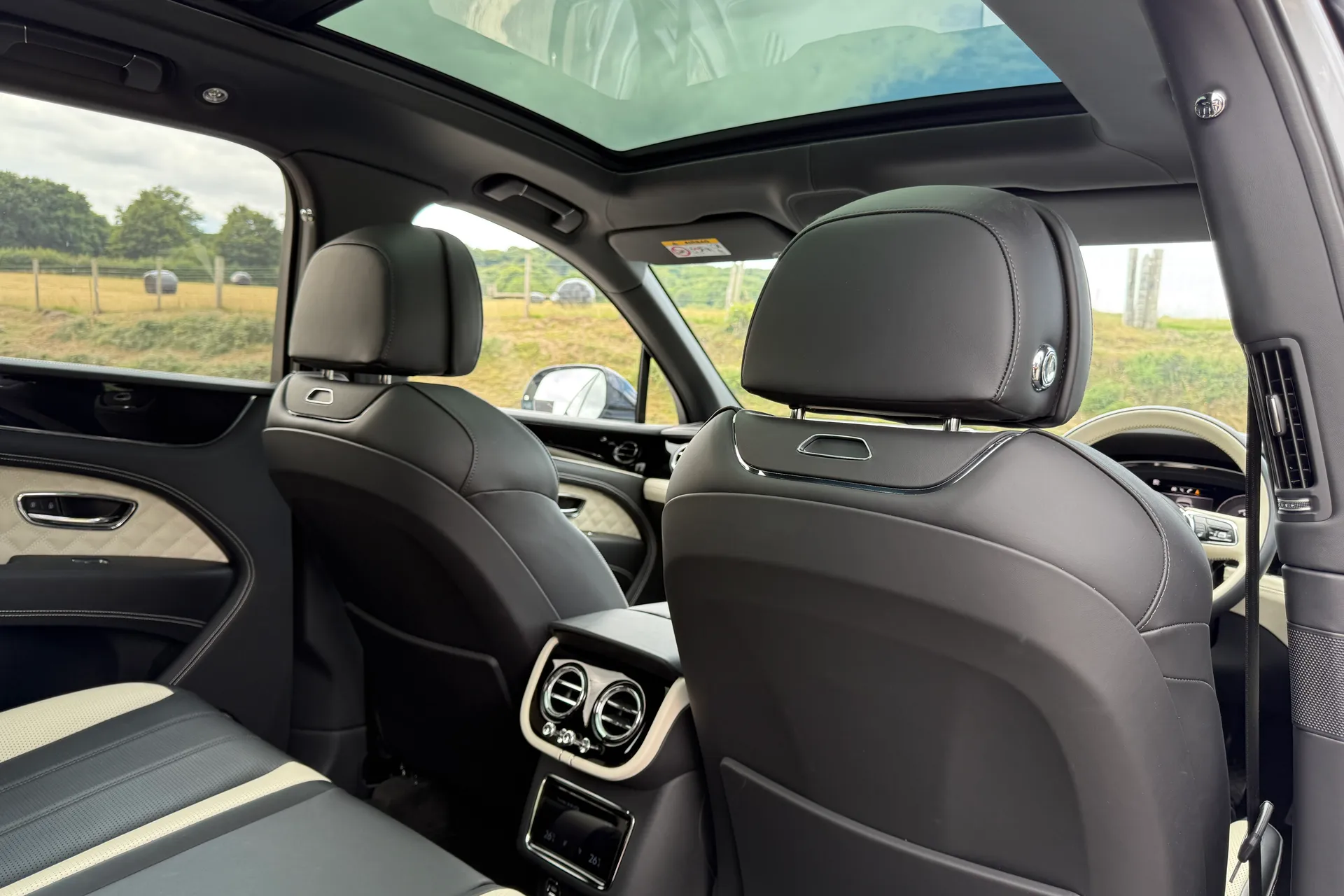 Bentley BENTAYGA thumbnail image number 21