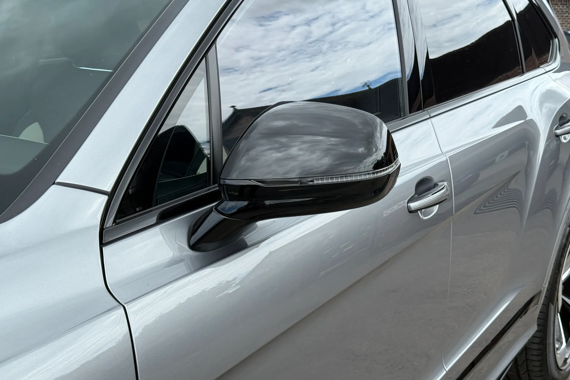 Bentley BENTAYGA thumbnail image number 18
