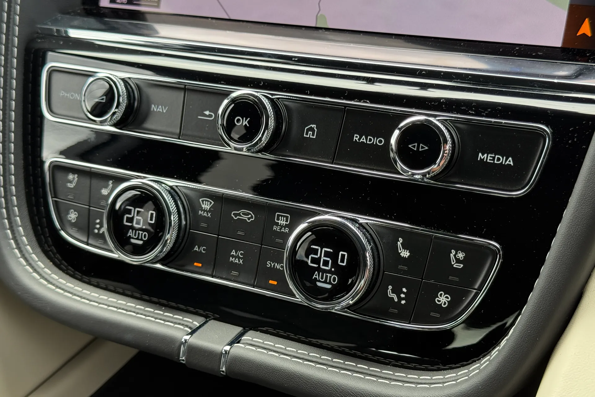 Bentley BENTAYGA thumbnail image number 38