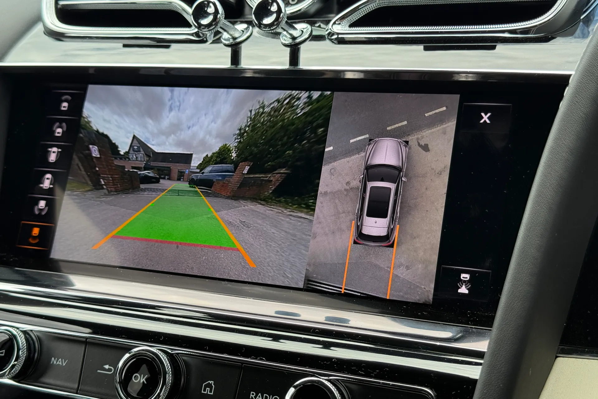 Bentley BENTAYGA thumbnail image number 37
