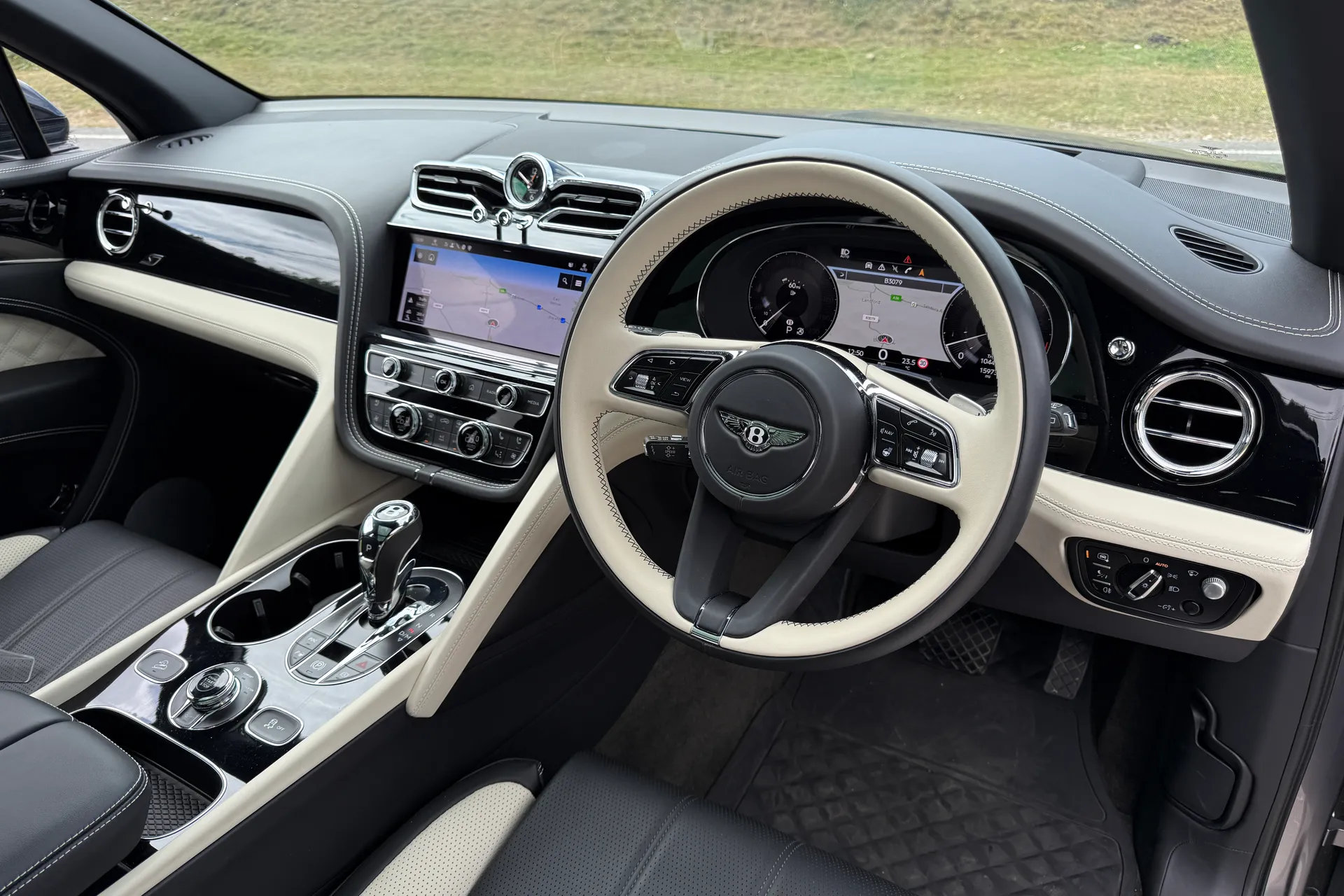 Bentley BENTAYGA thumbnail image number 6