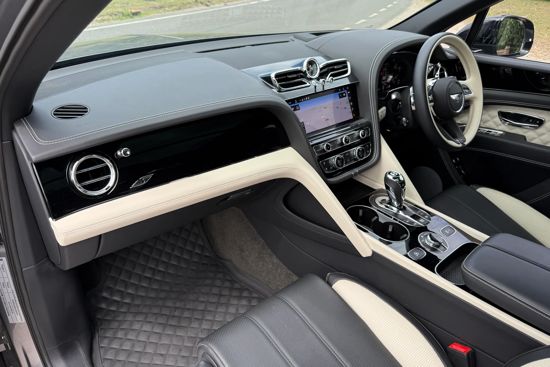Bentley BENTAYGA thumbnail image number 23