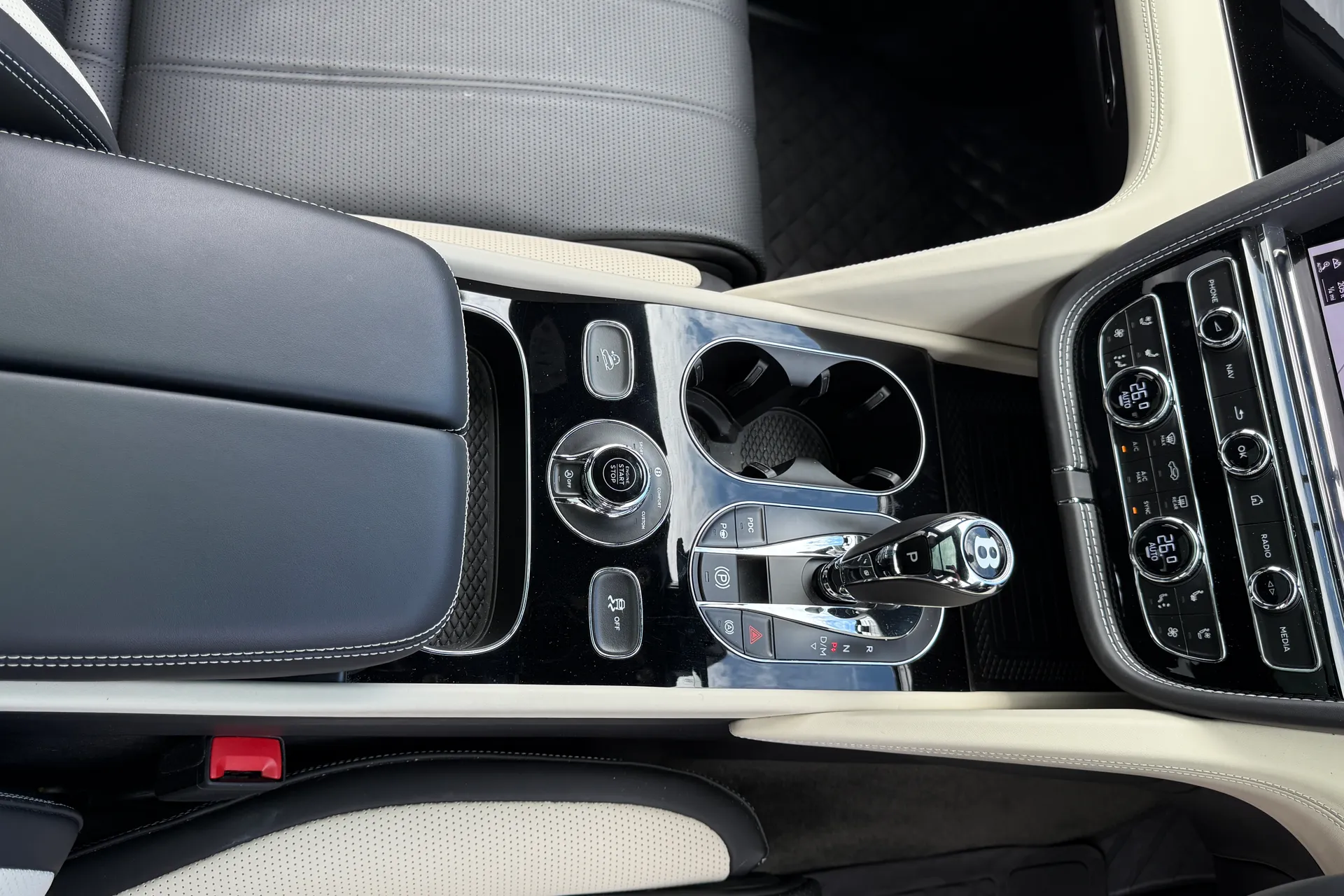 Bentley BENTAYGA thumbnail image number 47