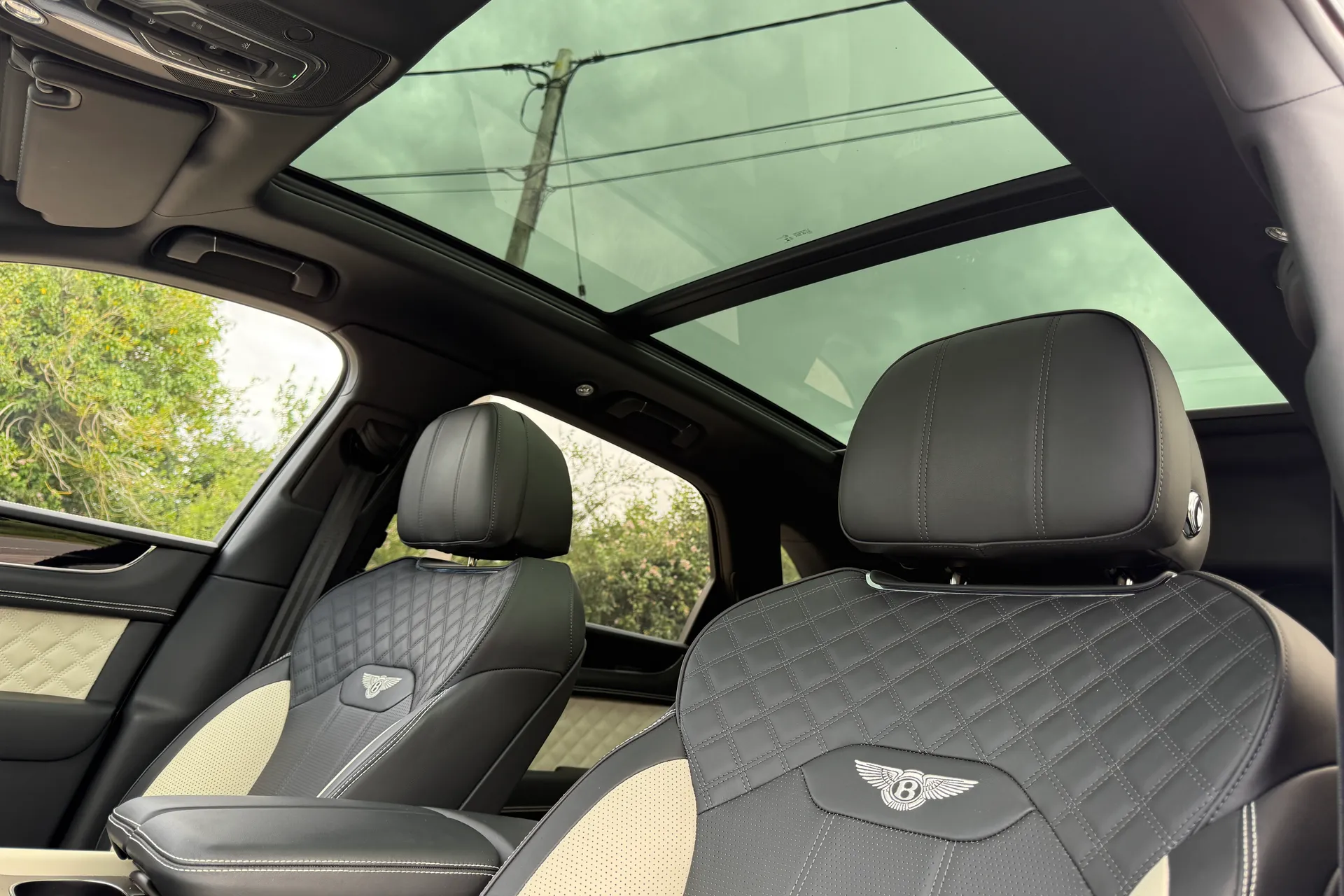 Bentley BENTAYGA thumbnail image number 4