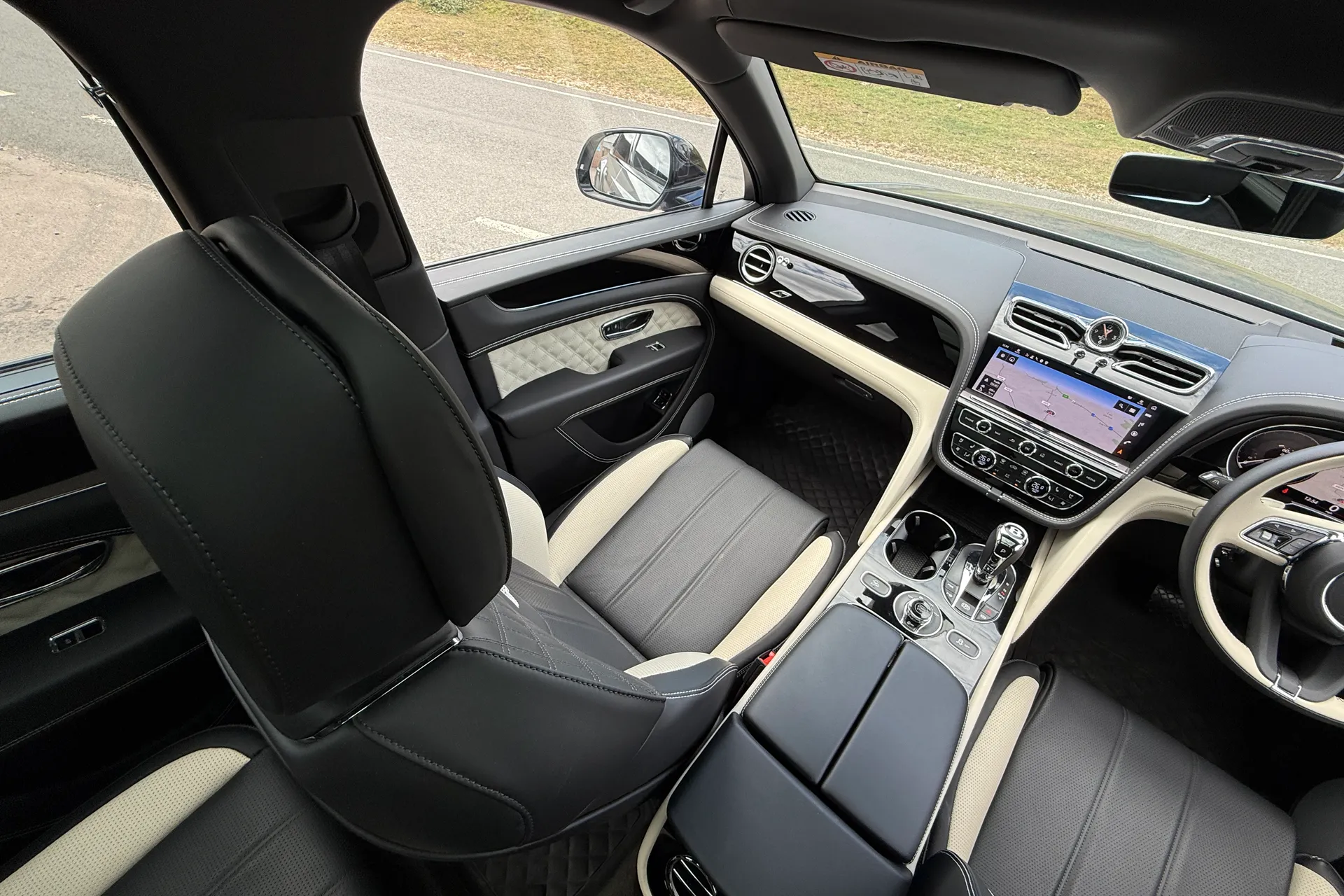 Bentley BENTAYGA thumbnail image number 33