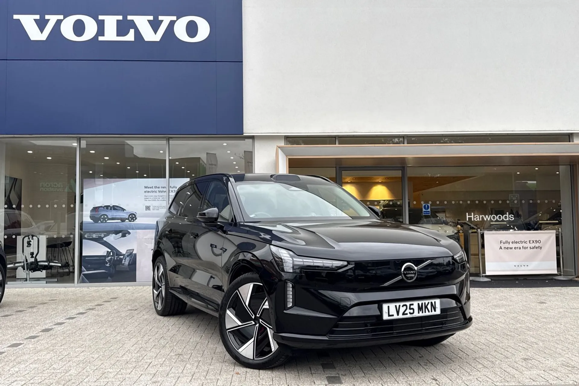 Volvo EX90 focused image