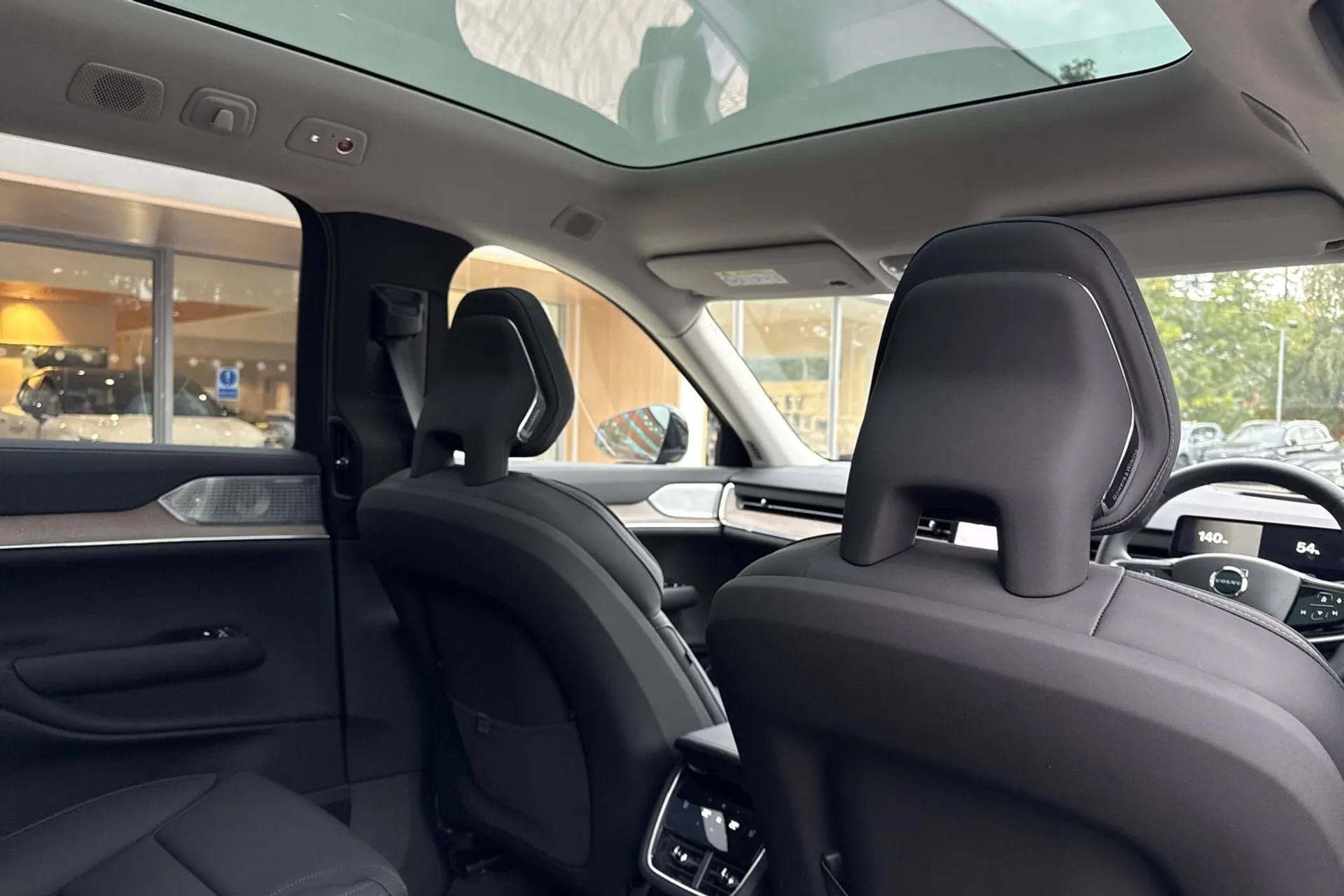 Volvo EX90 thumbnail image number 25