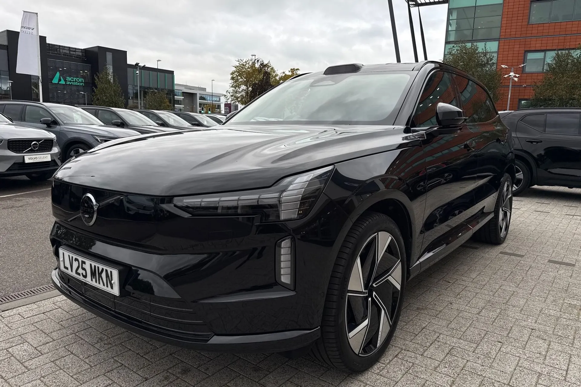 Volvo EX90 thumbnail image number 13