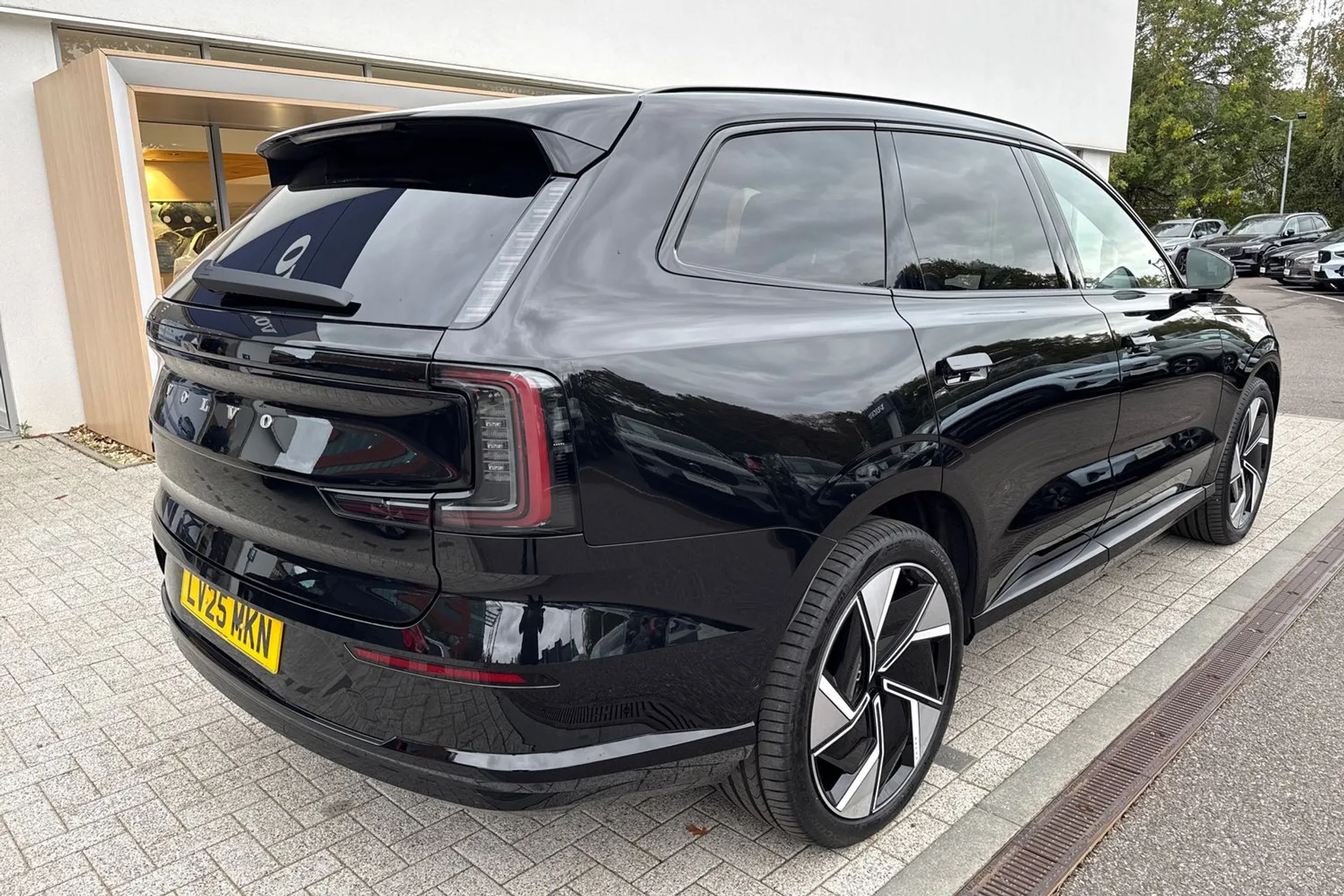 Volvo EX90 thumbnail image number 9