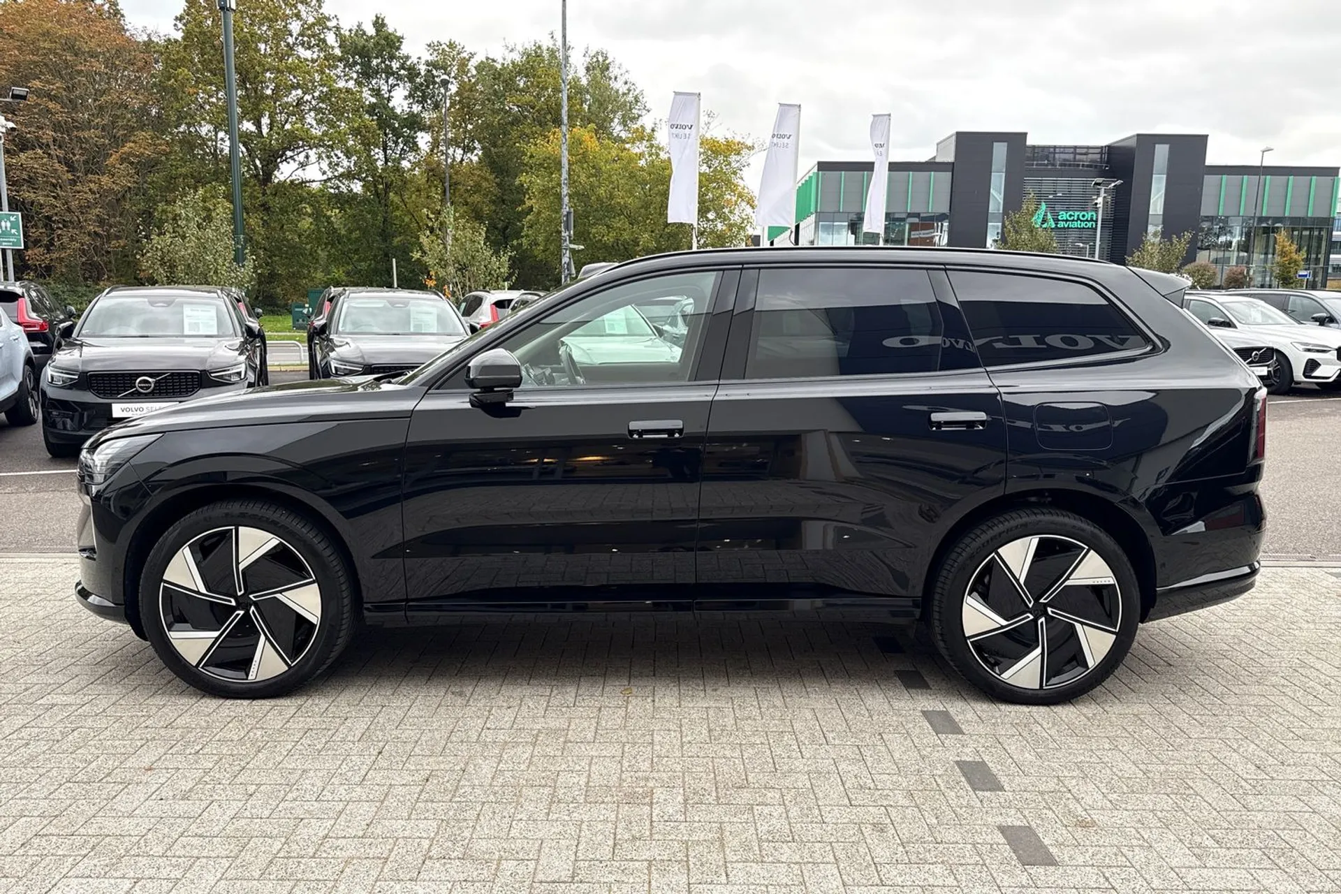 Volvo EX90 thumbnail image number 12