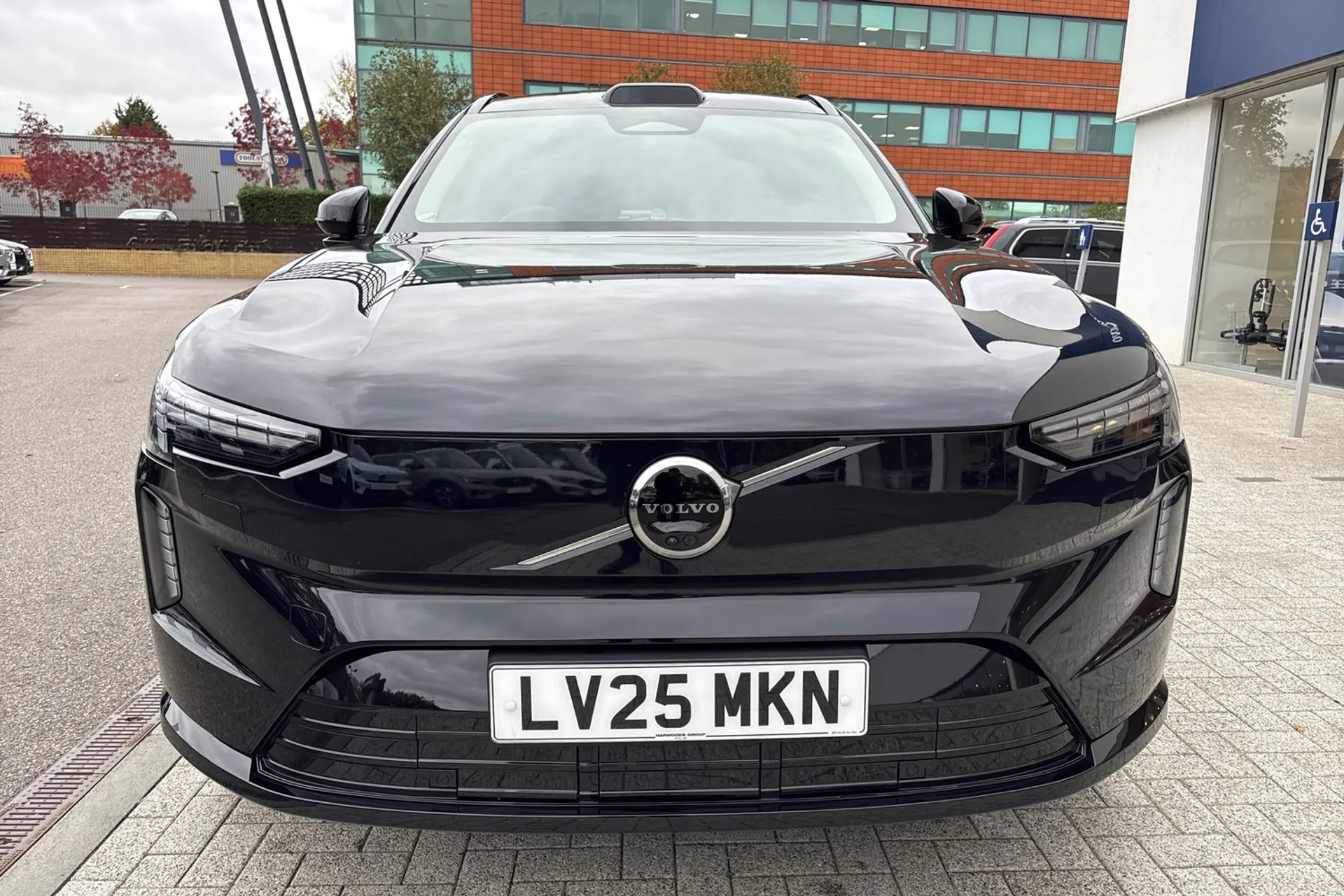 Volvo EX90 thumbnail image number 14