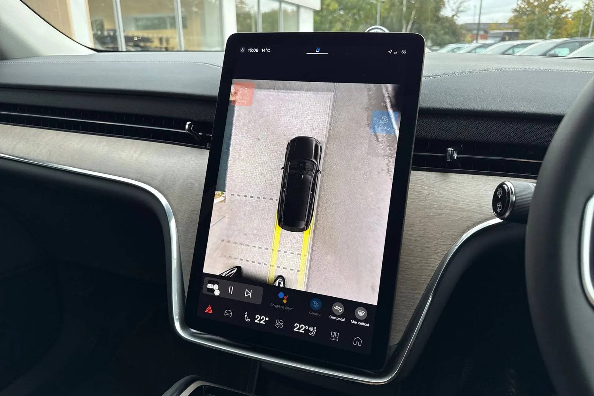 Volvo EX90 thumbnail image number 4